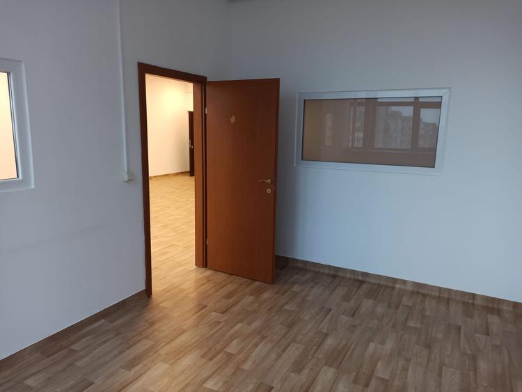Birou, de 1,000 mp, în Rahova