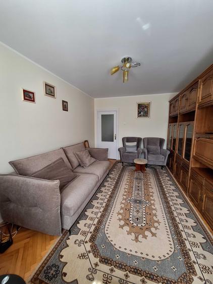 Apartament cu 3 camere decomandat în Central