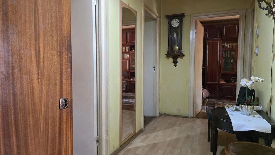 Apartament cu 3 camere decomandat în Progresul