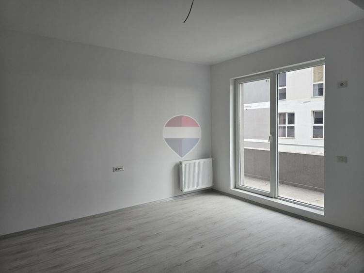 Apartament cu 3 camere semidecomandat în Vitan-Bârzești