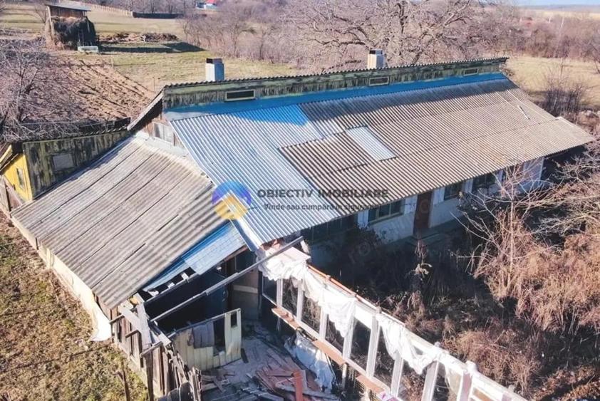 Casă cu 2 camere cu Teren 2040 Mp în Unghi