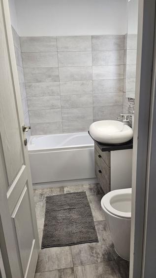 Apartament cu 3 camere semidecomandat în Lujerului