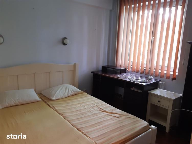 Apartament cu 2 camere decomandat în Podul de Fier