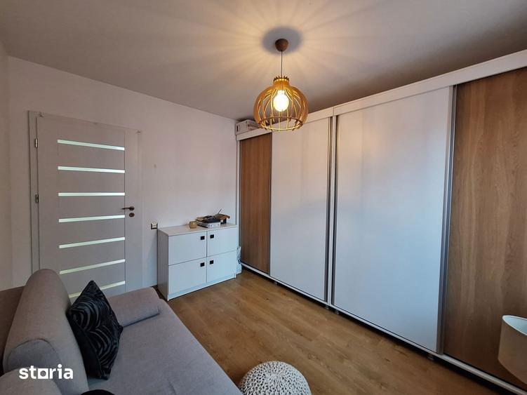 Apartament cu 3 camere semidecomandat, mobilat în Florești