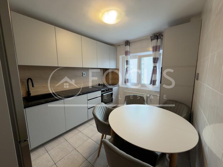 Apartament cu 3 camere semidecomandat, mobilat în Tei