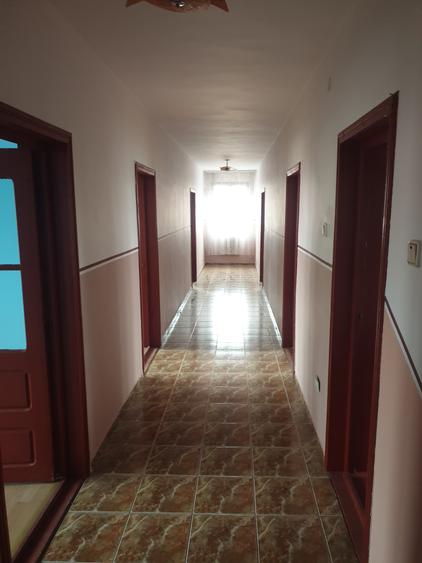 Casă individuală cu 8 camere cu Teren 1820 Mp în Vadu Moldovei