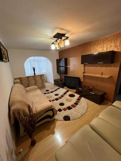 Apartament cu 3 camere decomandat în Craiovița Nouă