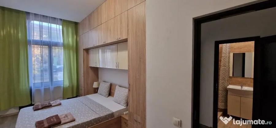 Apartament cu 3 camere decomandat în Spitalul Județean