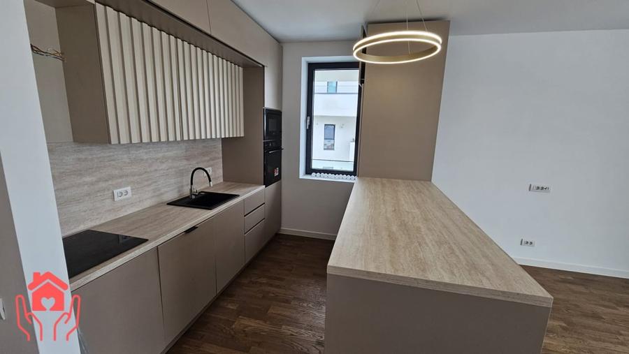 Apartament cu 3 camere decomandat, mobilat în Băneasa