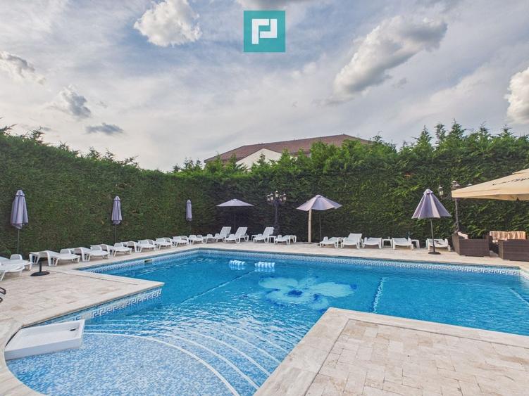 Casă individuală cu 8 camere cu Canalizare în Pârneava