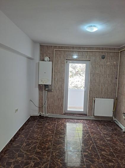 Vand apartament trei camere etaj 2,zona rezidentiala Piatra Neamt - 4