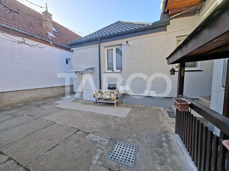 Casa de vanzare Vasile Aaron 3 camere si teren / curte comuna 1 vecin - 18