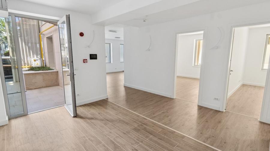 Apartament cu 3 camere decomandat, mobilat în P-ța Universității