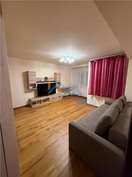 Vanzare apartament 3 camere zona Virtuti - Orsova, bloc 1989 reabilitat termic, - 2