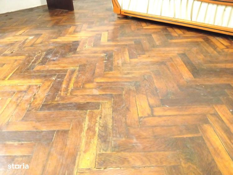 O casa cu doua apartamente in zona centrala - 10