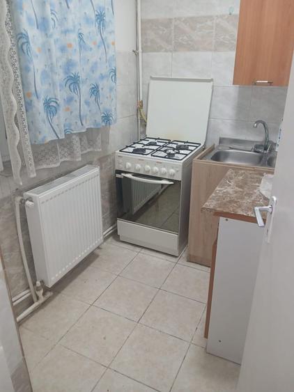 Persoana fizica inchiriez garsoniera zona piata deva - 4