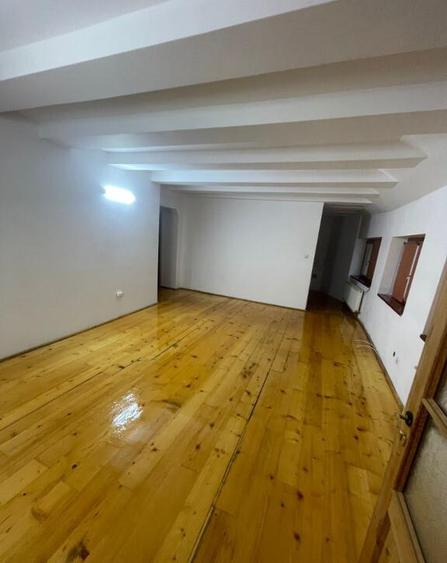 Urgent! 22 Decembrie, apartament la casa ,4 camere, parter - 5
