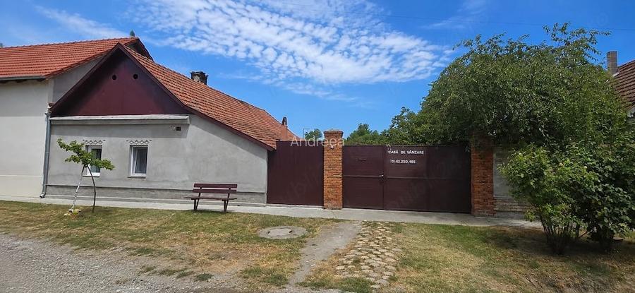 Casa renovata in Nadlac 3 camere spa?ioase, teren 908 mp, livada cu pomi fructiferi