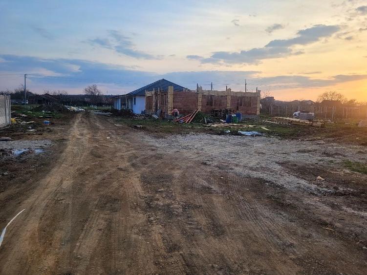 Un nou complex de 11 case in Simian - 5