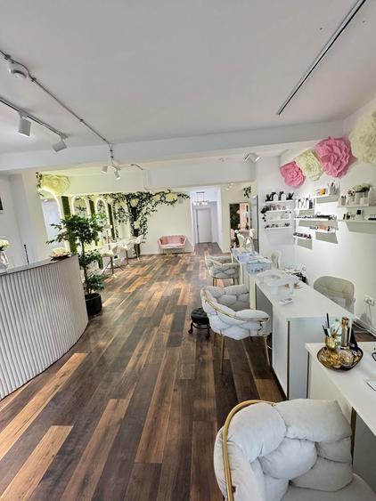 Inchiriere posturi salon - 5