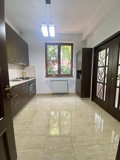 Casa / Vila cu 8 camere de inchiriat in zona Aviatiei - 3