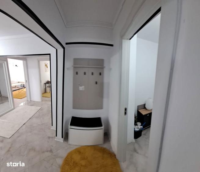 Apartament cu 4 camere decomandat în Central