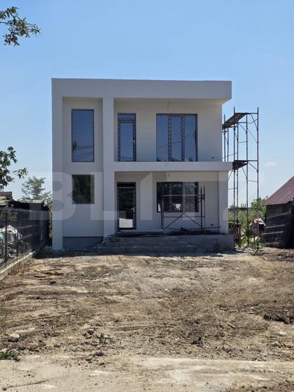Casă individuală cu 6 camere cu Canalizare în Brezoaia