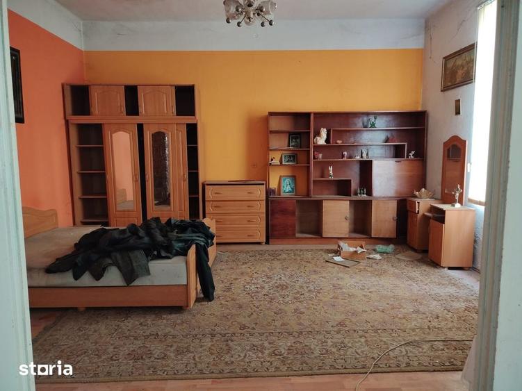 Vand urgent,negociabil, Casa 256 mp; 8 camere; teren 385mp; 65000 euro - 8