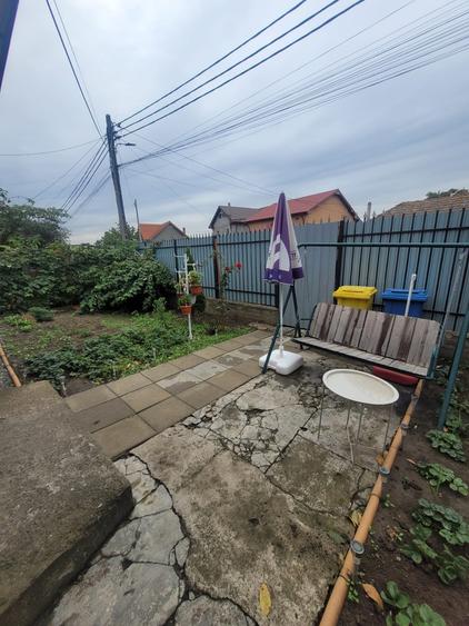 Valu lui Traian -casa 3 camere cu teren 300 mp -gaze la poarta -79900 Euro neg - 36