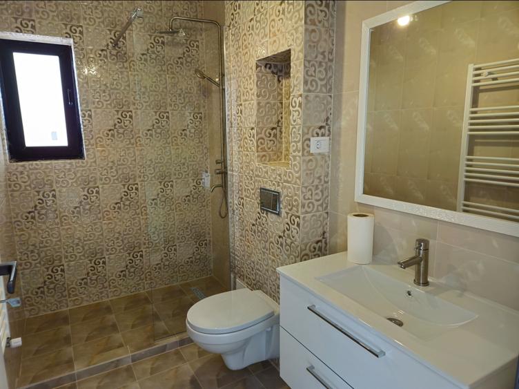 vila 4 camere si mansarda,str GHIDIGENI,incalzir pardoseala,comision 0 - 8