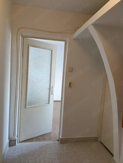 Vand apartament cu 2 camere-etajul 1 - 2