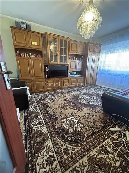 Apartament 3 camere, 2 bai, zona Casa de Cultura