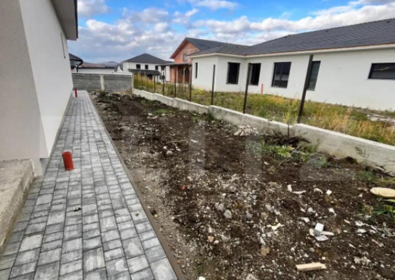 Casa individuala cu 5 ari teren, semifinisata, zona Aerodrom - 9