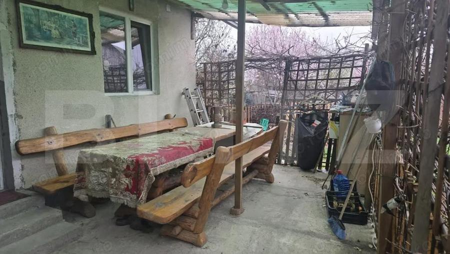 Casa 3 camere 133 mp; Teren - 1432 mp. Livada - 9