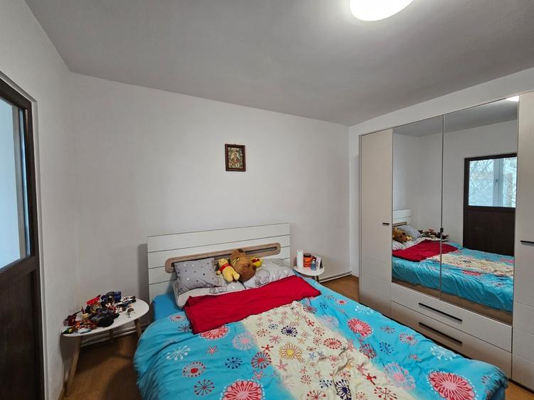 Apartament 3 camere, decomandat, etajul 4 din 4, cu pod, Girocului, comision 0% - 11