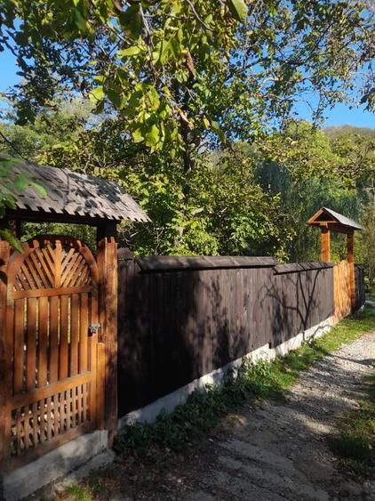 Vând casă+ teren  - 1