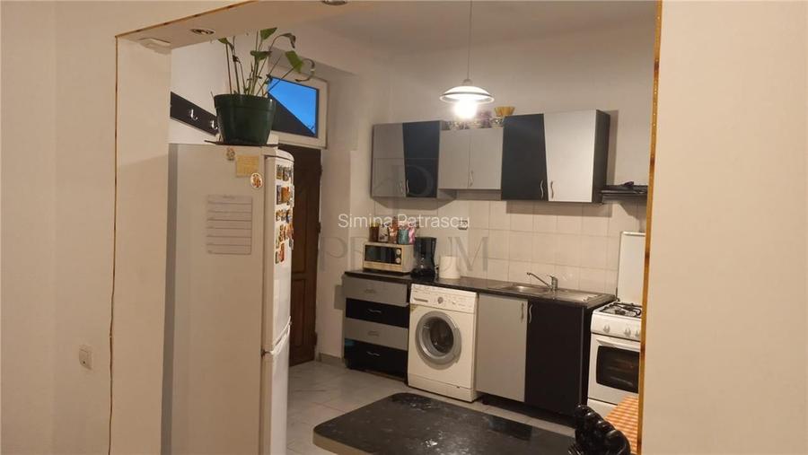 Balcescu- apartament 2 camere, etaj 1, centrala proprie, ideal investitie, curte