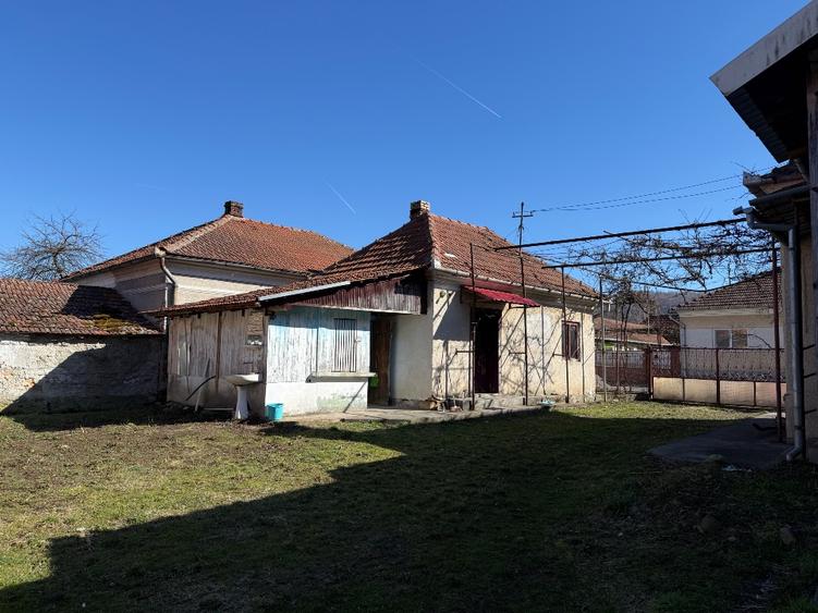 Vand casa la tara - 3