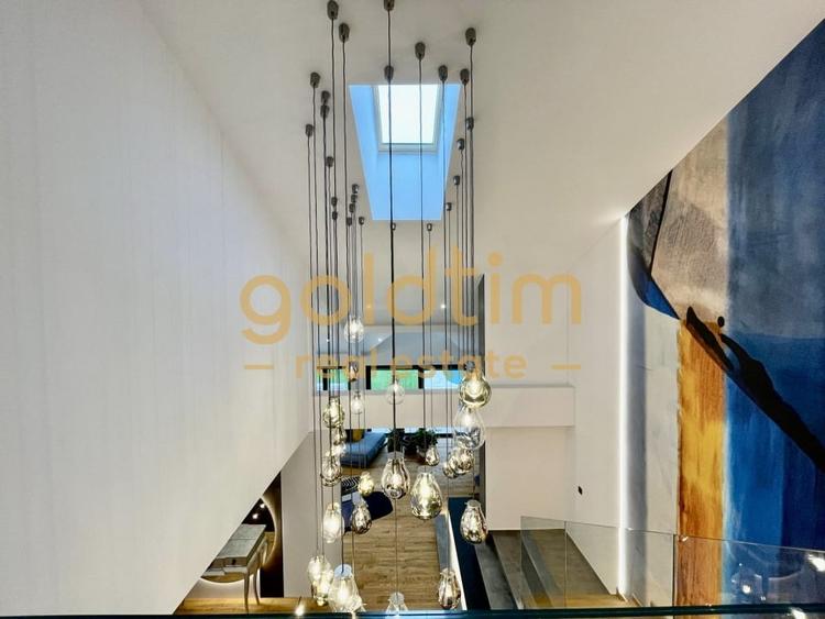 UNICA/ABSOLUT SUPERBA/ VILA INDIVIDUALA/IANCU NICOLAE/CURTE GENEROASA - 68