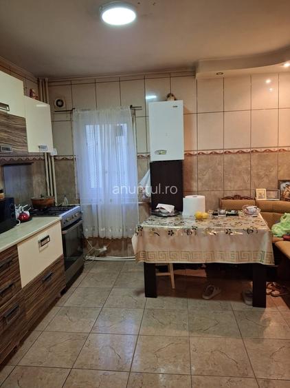 Doamna Ghica, hol H, bloc 1990