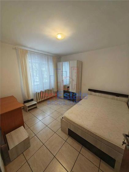 Apartament cu 4 camere decomandat în Filiași
