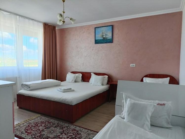 Inchiriem pensiune turistică 50loc cazare,parcare,Oradea-Felix - 9