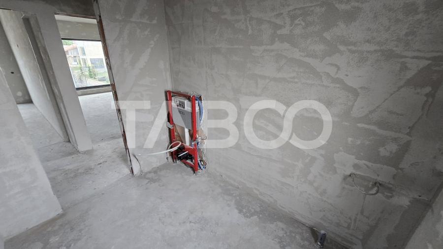 Duplex de vanzare 450mp teren liber 4 camere 2 bai 2 parcari Selimbar - 11