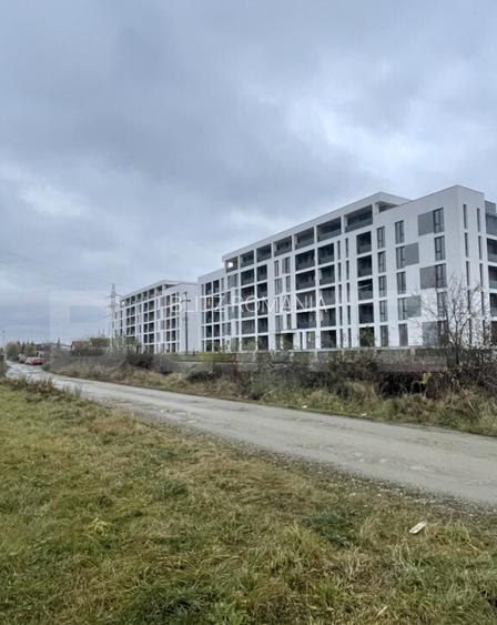 Teren de 2.760 mp, in zona excelenta, cu utilita?i ?i