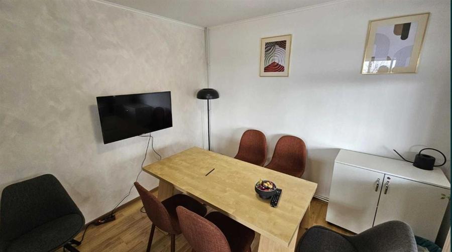 Casă de închiriat - 900 euro - 2