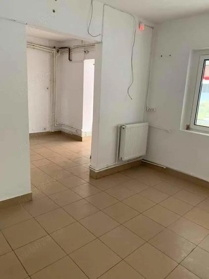 Vanzare aprtament cu 4 camere- IC Frimu -93,4 mp-spatiu comercial , cu potential rezidential - 2
