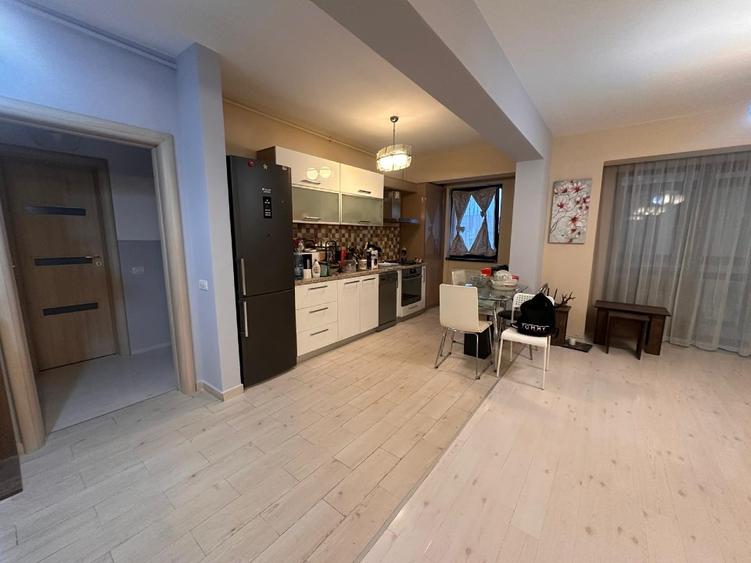 Apartament 3 camere  de vanzare in Dobroesti - 2