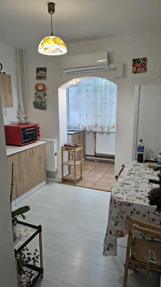 Vand apartament 2 camere cartier 1 Mai - 6