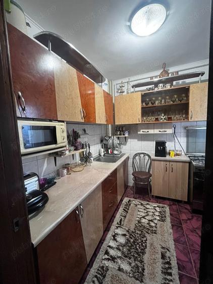 Vand apartament cu doua camere decomandat si complet mobilat - 2