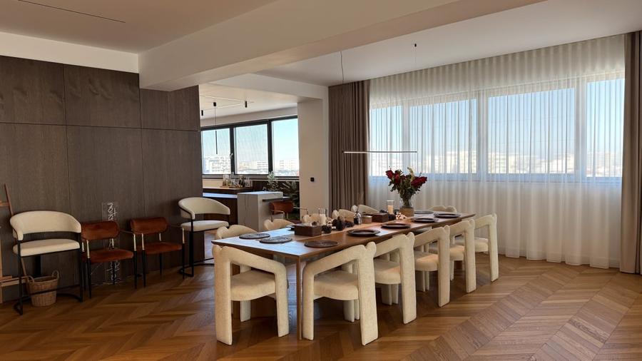 Penthouse cu 6 camere decomandat, mobilat în Mamaia